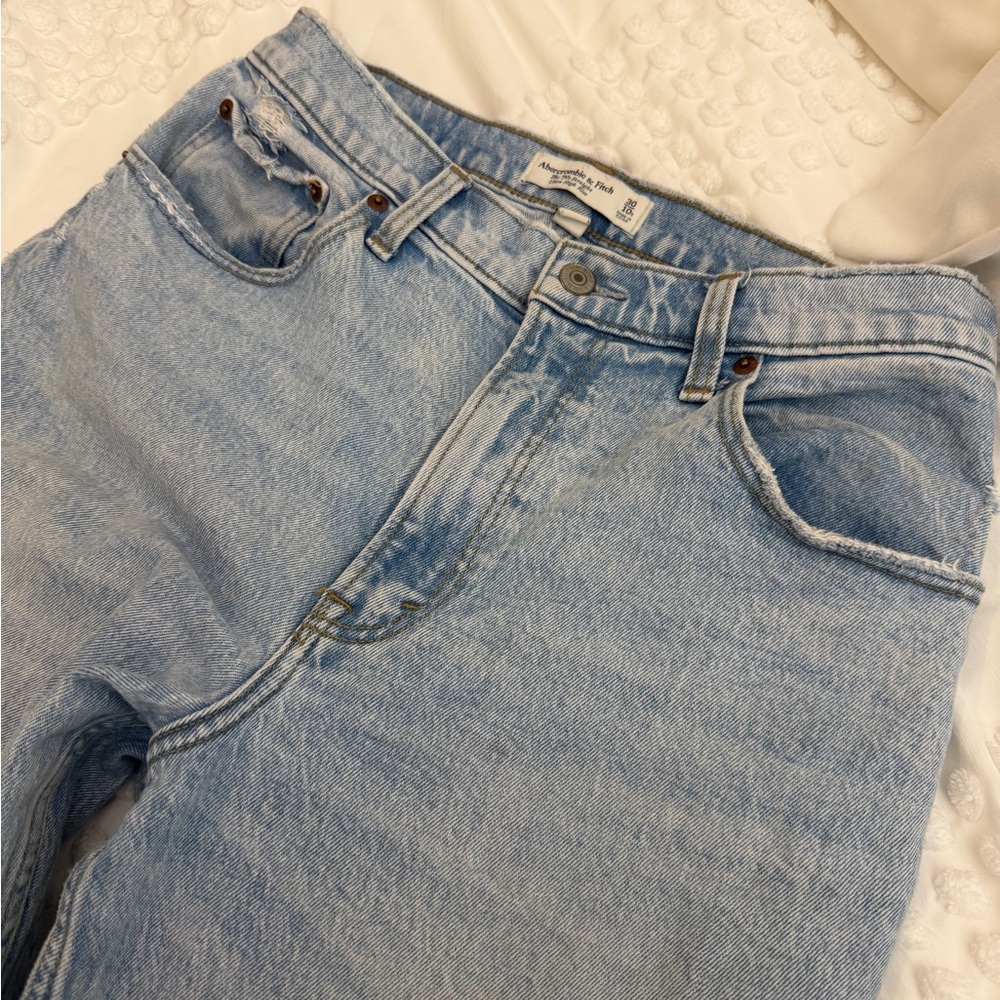 Abercrombie Fitch CurveLove The 90s Straight Ultra High Rise Jeans Light Blue 30 - Picture 4 of 8